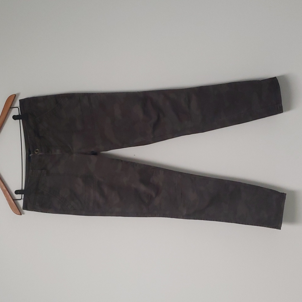 Gap camouflage pants‎